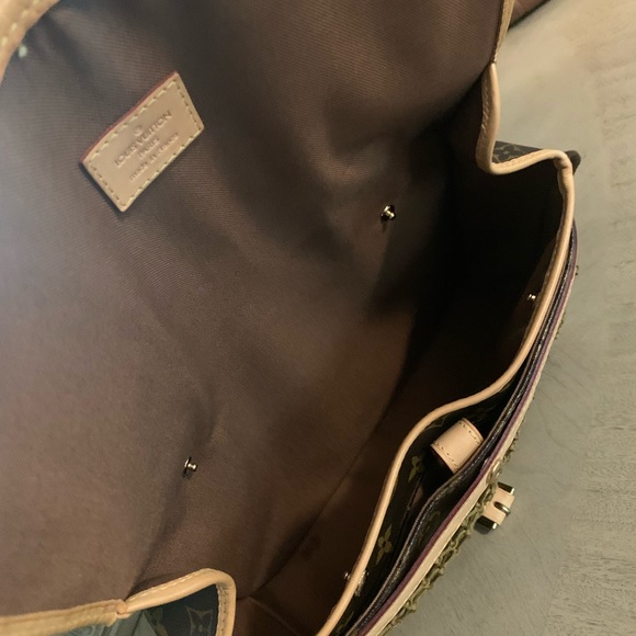 Louis Vuitton Congo PM Messenger - Picture 8 of 14